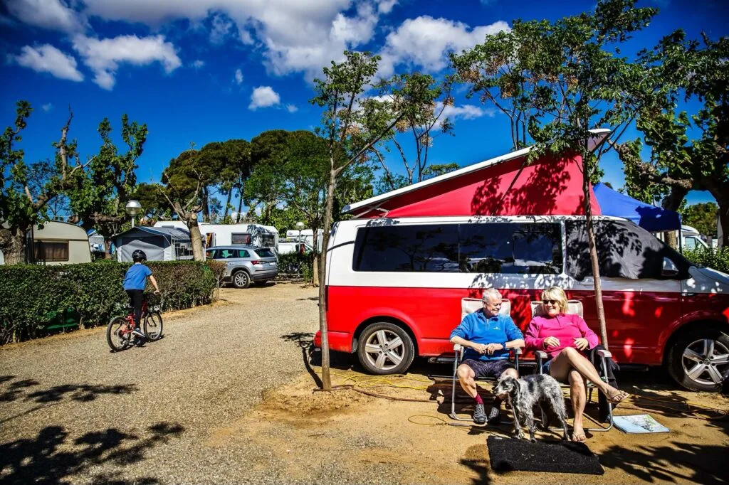 emplacement calme et spacieux pour camping-car seniors sur la Costa Blanca — ouverts en hiver