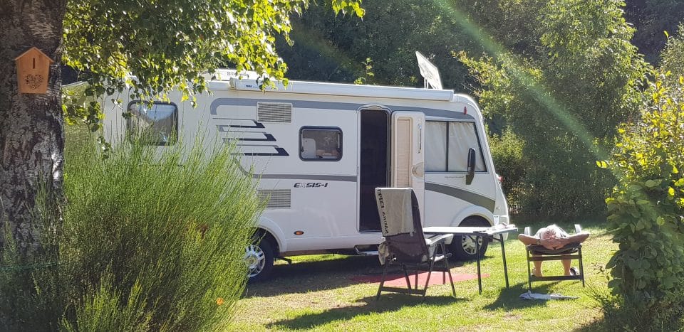 Camping en septembre 2026 : où l&rsquo;été continue vraiment en France, en Espagne et au Portugal